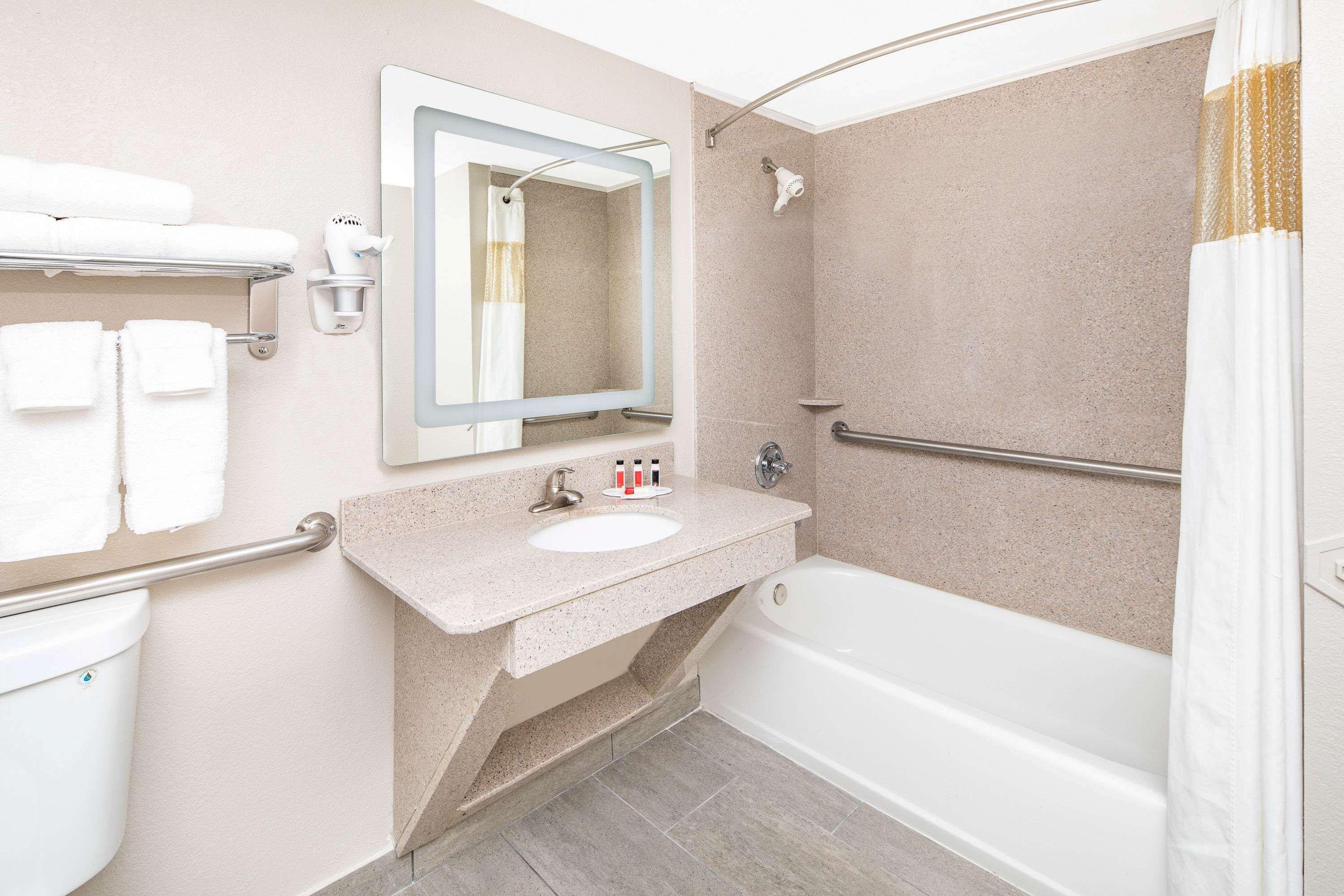 Ramada By Wyndham Alpharetta Atlanta North Hotel Eksteriør billede